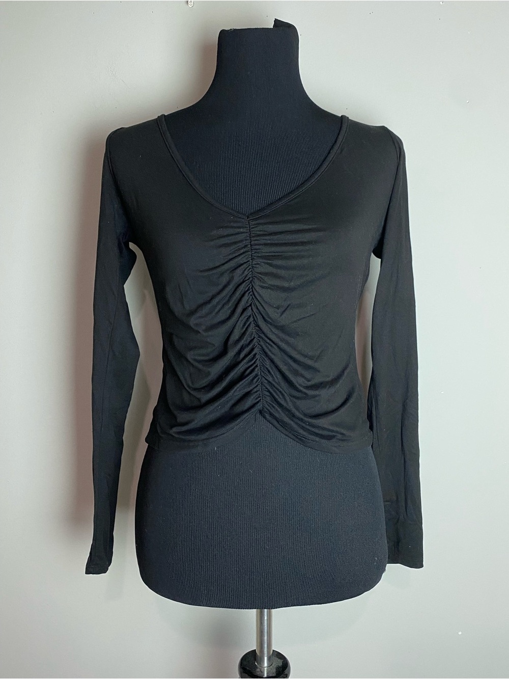 Lulu's Black Long-Sleeve Ruched V-Neck Top